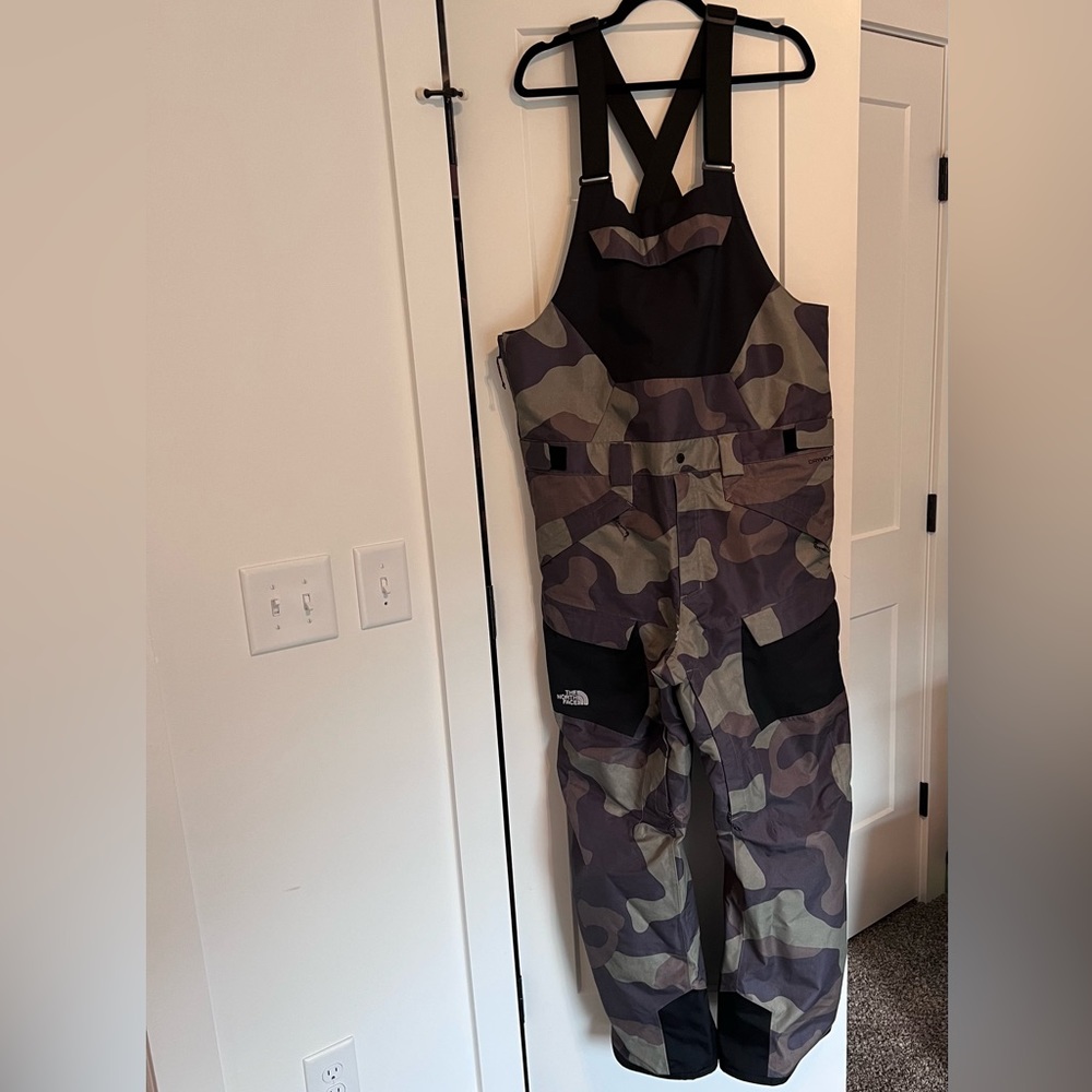 XL Men’s Camo North Face Freedom Bibs